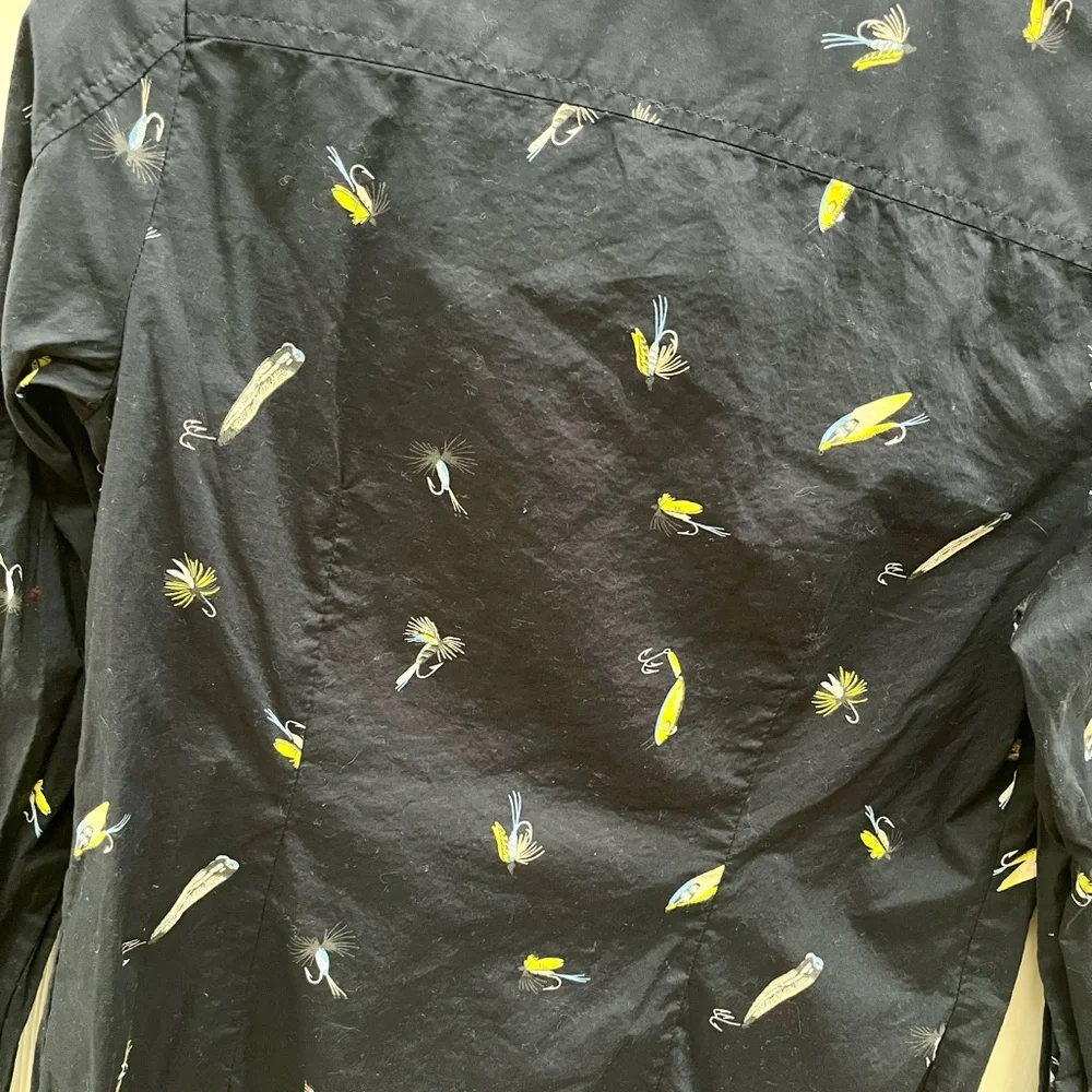 Women’s fitted Tommy Hilfiger long sleeve button up fly fishing pattern - Picture 5 of 5
